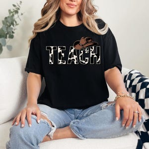 教える PNG 西洋の教師 PNG カウガールの美的教師昇華デザイン 教える スウェットシャツ シャツ Tシャツ PNG