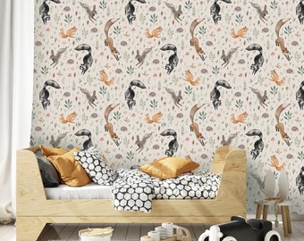 Papier peint pour enfants - SUR N’IMPORTE QUELLE TAILLE - animaux forestiers pour enfants: renard, raton laveur, lièvre, écureuil, hérisson (beige, fond écru)