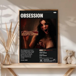 Könnte beinhalten: Ein rechteckiges Filmplakat mit dem Titel OBSESSION vor dunklem Hintergrund und einem zentralen Bild einer Person mit verzweifeltem Ausdruck, die eine Schachtel mit der Aufschrift ONE WISH WILLOW hält. Das Plakat enthält Textdetails, das Datum 15. MAI 2026 und ein R-Rating.