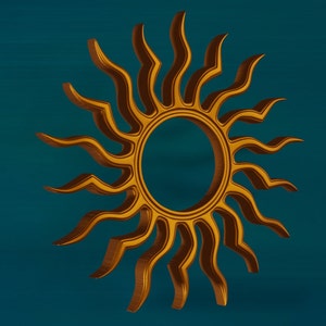 以下が含まれることがあります： 円形の真ん中と波打つ光線を持つ金色の太陽。太陽はターコイズブルーの背景です。