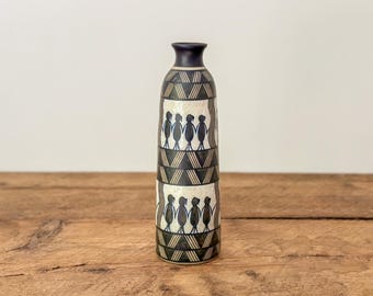 Vintage hand-made Sauri Warli folk art pottery vase, with white, beige and blue tribal designs, geometric and Sisterhood motifs, from India