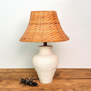 Vintage 1970s Textured Ceramic Table Lamp with Woven Wicker Rattan Shade - Mid Century Modern Boho Studio Pottery Bedside Lamp