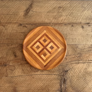 Vintage mid-century hand-made marquetry platter, round footed tray with geometric wood inlay pattern, from Québec, Canada, circa 1950s-60s