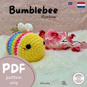 Puede incluir: Un patrón de crochet para una abeja arcoíris. El patrón está disponible para descargar en PDF. El nivel de dificultad se indica mediante tres ovillos de lana.