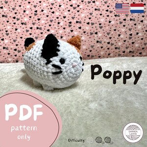 Puede incluir: Patrón de crochet PDF para un juguete amigurumi de gato calico llamado Poppy. El patrón está hecho a mano por Leonie e incluye una calificación de dificultad.