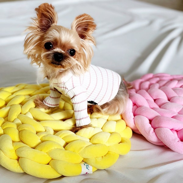 Tapis pour animaux de compagnie en tricot de fil épais en velours, lit rond en coton doux tricoté pour chat, couverture pour chien ronde épaisse tricotée au bras, cadeau d'anniversaire fait à la main pour chien ou chat