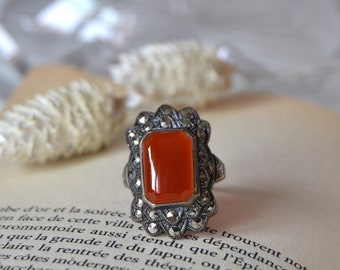 Antique silver carnelian ring, Art Deco period. Vintage jewelry.