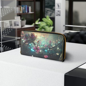 Arte de fantasía oscura, cartera con cremallera de cuero con estampado vibrante, diseño de encantamiento de flores de cristal