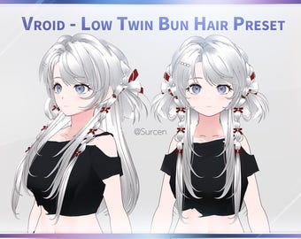 Op de afbeelding: Digitale illustratie van een avatar met zilver haar gestyled in lage dubbele knotjes, versierd met rode strikken en vlechten. De avatar draagt een zwarte off-the-shoulder top. Tekst luidt "Vroid - Low Twin Bun Hair Preset" en "@Surcen".