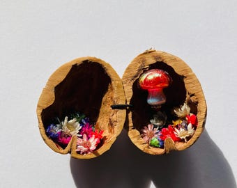 Walnut Shell Mushroom Garden: Dried Flowers & Glass Mushroom