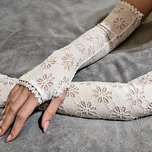 White long stretch daisy lace  gloves