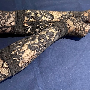 Long black floral lace design with  lace fingerless gloves