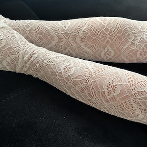 Classic  off white lace arm-length fingerless gloves