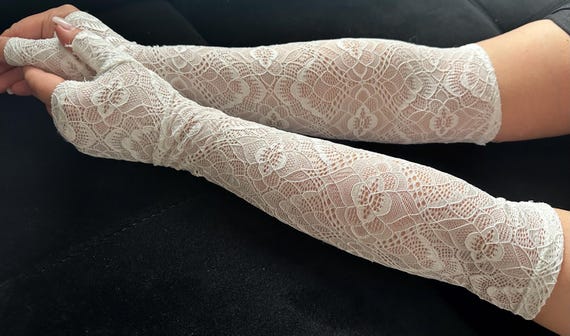 Classic  off white lace arm-length fingerless gloves