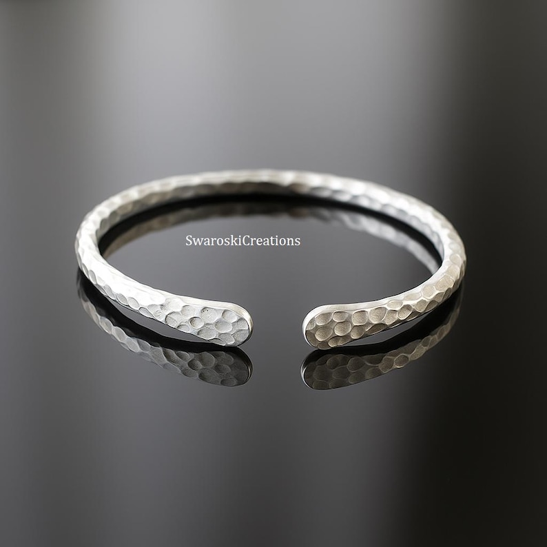 Pulseira rígida martelada em prata de lei: Bracelete boho ajustável imagem 1