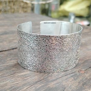 Handgefertigtes Silber Manschetten Armband Verwickelte Swirl Gravierte Design Breite Silber Statement Manschette Vintage Style Gravierte Armreif Swirl Design Armband