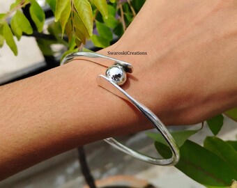Pulseira artesanal em prata de lei: design minimalista orgânico