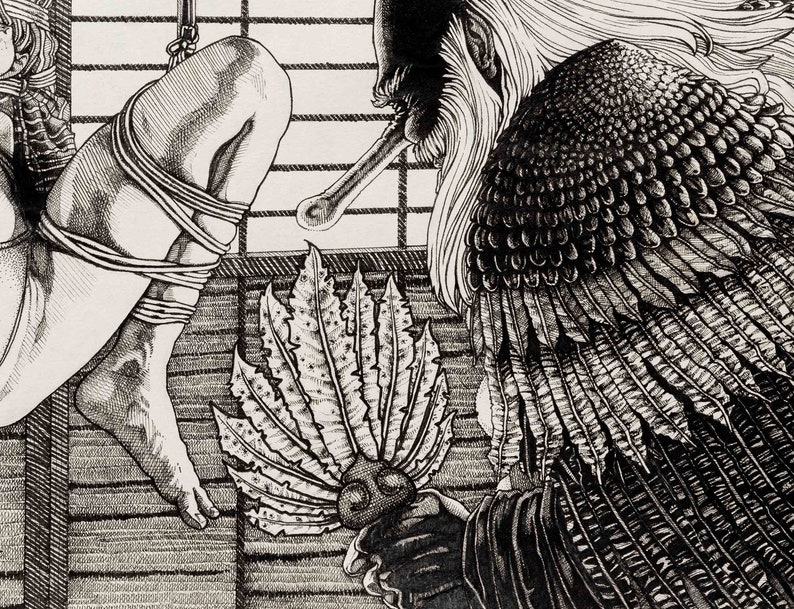 Pu&ograve; includere: Un'illustrazione in bianco e nero di una persona legata con una corda, una grande creatura simile a un uccello con piume e una grande pianta con foglie.