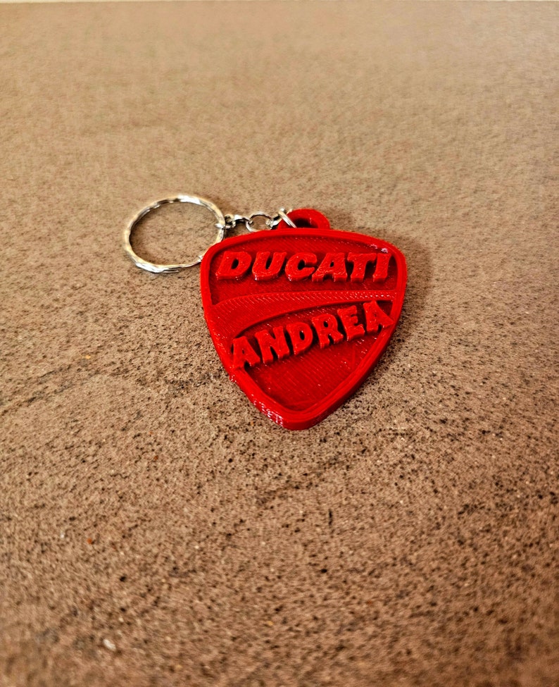 Llavero Ducati con nombre personalizado para moto, coche, mochila, bolso, gimnasio, idea de regalo, cumpleaños, fútbol, fiestas, llavero, motero imagen 4