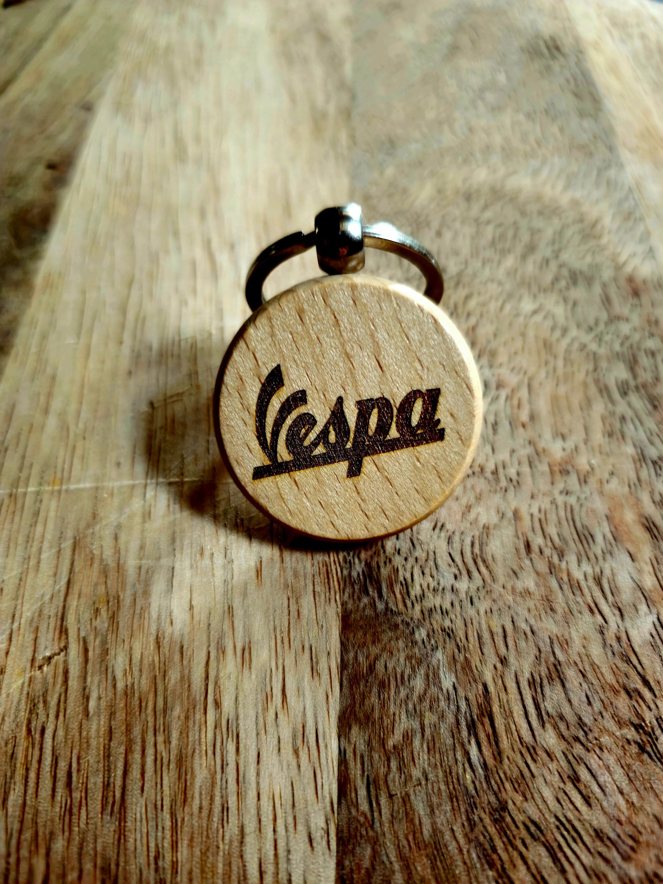 Portachiavi in legno Bud Spencer gadget Wooden keychain gift con omaggio a  sorpresa -  Italia
