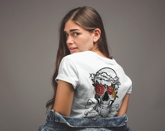オールドスカルシャツ、スカルプリント、スカルTシャツ、タトゥーシャツ、グランジシャツ、スカルアート、オールドスクール、大きなひび割れたスカル、スケルトンヘッド、バックプリント