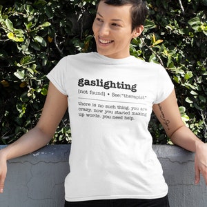 ガスライティングシャツ • ガスライティングは存在しない • あなたは狂っている • 皮肉なシャツ • 操作Tシャツ • 風刺Tシャツ 画像 3