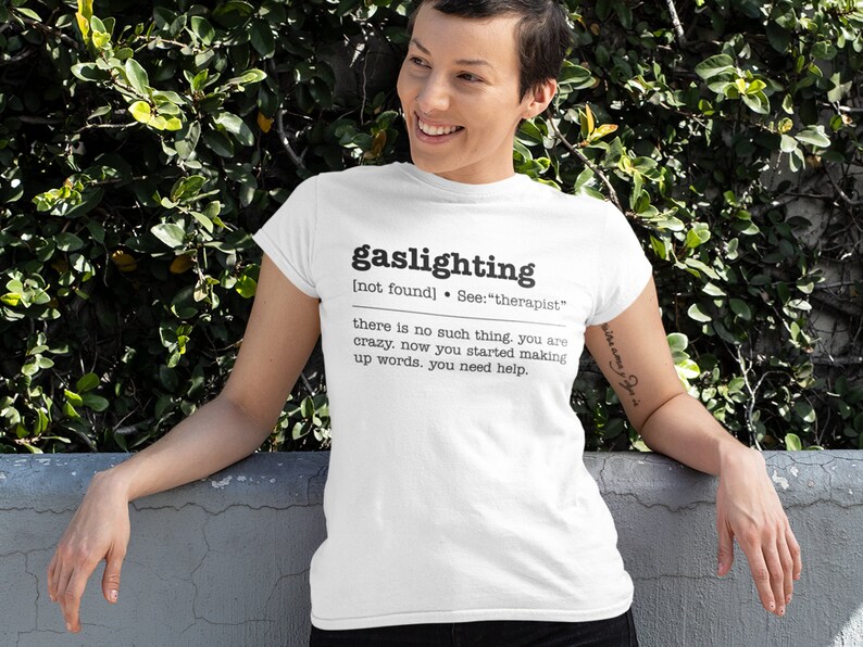 ガスライティングシャツ • ガスライティングは存在しない • あなたは狂っている • 皮肉なシャツ • 操作Tシャツ • 風刺Tシャツ 画像 3