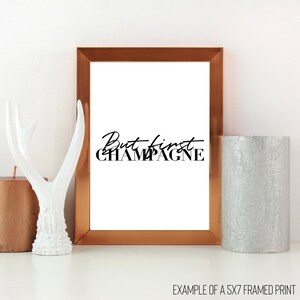 Wydrukowana sztuka „But First Champagne” wydruk cyfrowy, wystrój biura, plakat minimalistyczny, wydruk typograficzny, sztuka ścienna wydruk czarno-biały BlahBlahInc
