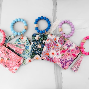 Floral Wristlet Wallet Keychain with Beaded Wrist Strap / birthday Gift for teen or woman / Silicon Bead Wristlet Wallet / stocking stuffer