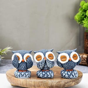 Set of 3 Owl Figurines – Antique Finish Polyresin Decor for Home & Gifts (9 cm)