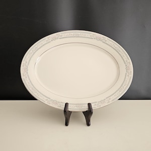 Lenox Charleston Cosmopolitan Collection Fine China 13&quot; Oval Serving Platter: Platinum Trim