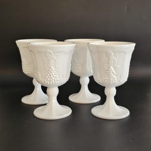 Indiana Colony Harvest Grape SET OF 4 Milk Glass Short Stem Goblets Grapevine