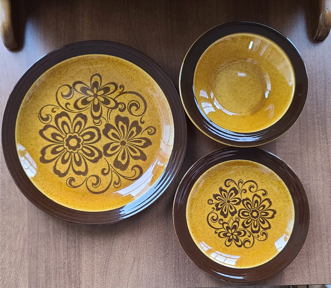 Decostone by Andre Pouche 3pc Place Setting Gold Brown Speckled Floral