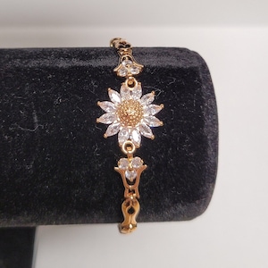 Chain link sunflower cubic zerconia bracelet