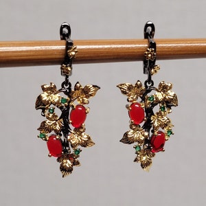 Fruit of the vine black and gold earrings