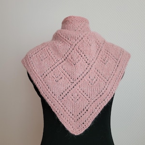 Lace Scarf Knitting Pattern, Knitted Triangle Shawl Pattern &quot;Sydänkäpy&quot;, Designed for Fingering Yarn