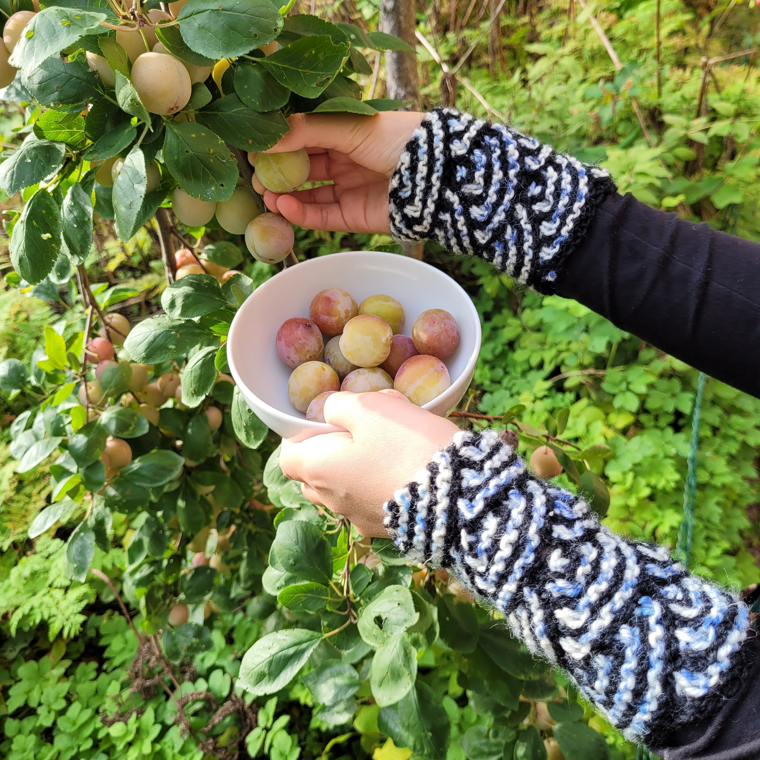 Wrist Warmer Knitting Pattern, Easy Knitting Pattern, Beginner Knitting Pattern, loru, Designed