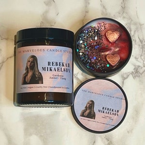 PRE-ORDER Rebekah Mikaelson Candle | Originele cadeau-ideeën vampierverjaardag | Mikaelson fandomcadeau | Team Rebekka