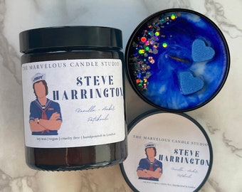 Vela inspirada en Steve Harrington / Velas veganas y ceras fundidas de fandom / Regalo divertido y novedoso para un guardián carismático