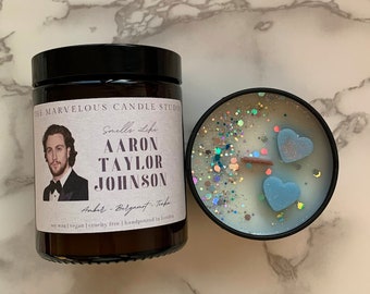 Riecht nach Aromas von Hoodie-Shins Taylor-Johnson | Pop Kultur Geschenke | Promi-Kerzen | Geburtstag Geschenkideen | Lustiges Neuheit Geschenk