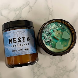 Vela Nesta Archeron con licencia oficial de ACOTAR Merch / Vela de cera de soja / Sarah J Maas Una corte de espinas y rosas Regalo literario 8oz candle