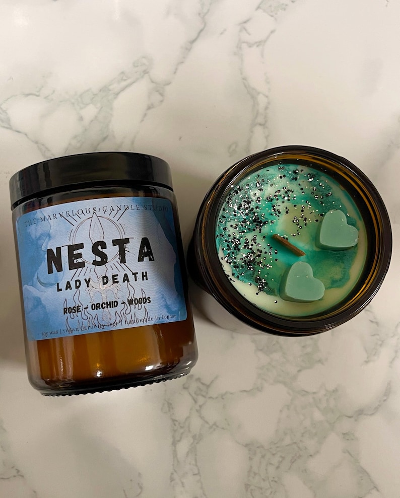 Vela Nesta Archeron con licencia oficial de ACOTAR Merch / Vela de cera de soja / Sarah J Maas Una corte de espinas y rosas Regalo literario 8oz candle