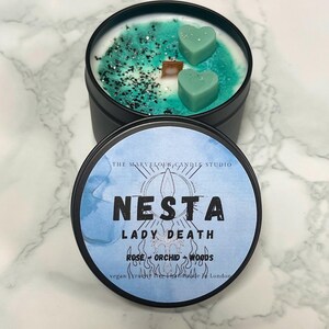 Vela Nesta Archeron con licencia oficial de ACOTAR Merch / Vela de cera de soja / Sarah J Maas Una corte de espinas y rosas Regalo literario 4oz candle