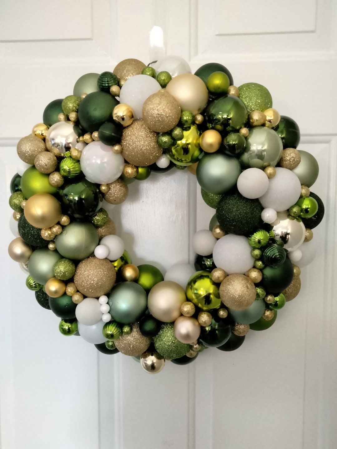 Green Ball Ornament Wreath , Christmas Wreath, Elegant Wreath, Winter Wreath, Classic Wreath