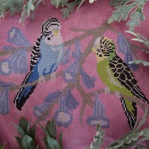 Parkieten in een jacarandaboom: pdf-kruissteekkaart