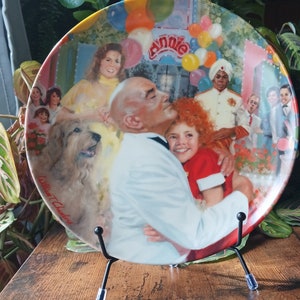 Vintage: &quot;Annie & Daddy Warbucks&quot; , Edwin M Knowles, Fine China Plate, Collectors Plate, Decorative Plate, C. 1986, Made in USA