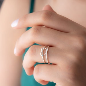 Handgemaakte hartvormige zilveren draad ring, sterling zilveren sierlijke ring voor haar, stapelbare minimalistische ring, sterling zilveren fijne sieraden afbeelding 4