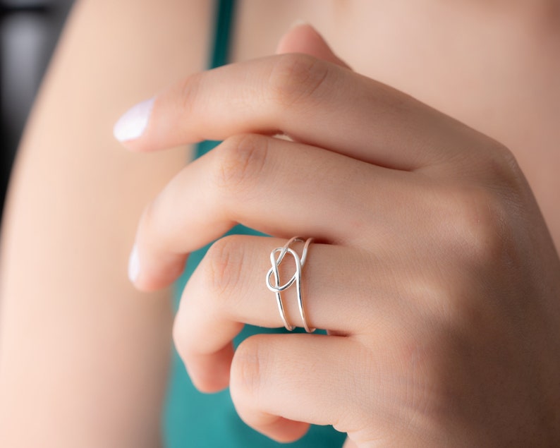 Handgemaakte hartvormige zilveren draad ring, sterling zilveren sierlijke ring voor haar, stapelbare minimalistische ring, sterling zilveren fijne sieraden afbeelding 4