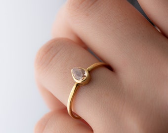 Handgemaakte drop zilveren ring, sterling zilveren sierlijke drop ring, stapelbare minimalistische ring, sterling zilveren moderne sieraden, treny sieraden