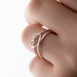 Handgemaakte hartvormige zilveren draad ring, sterling zilveren sierlijke ring voor haar, stapelbare minimalistische ring, sterling zilveren fijne sieraden afbeelding 3